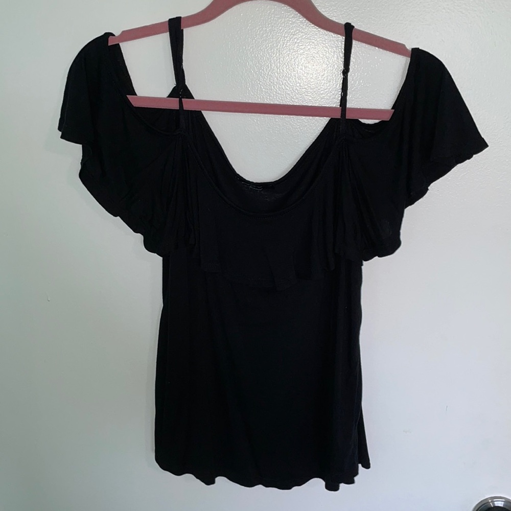 ⭐️Ambiance black cold shoulder top